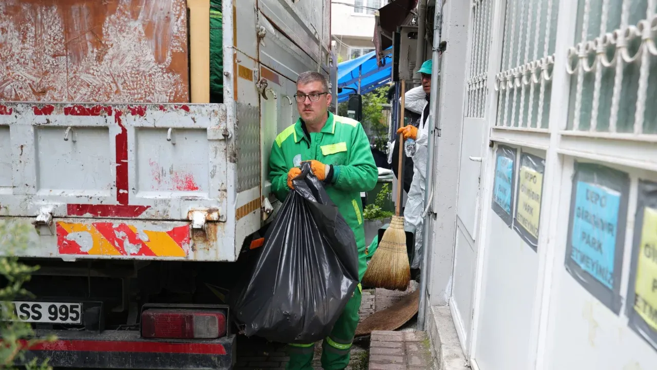 BURSA’DA KÖTÜ KOKU ÇÖP EVİ ORTAYA ÇIKARDI
