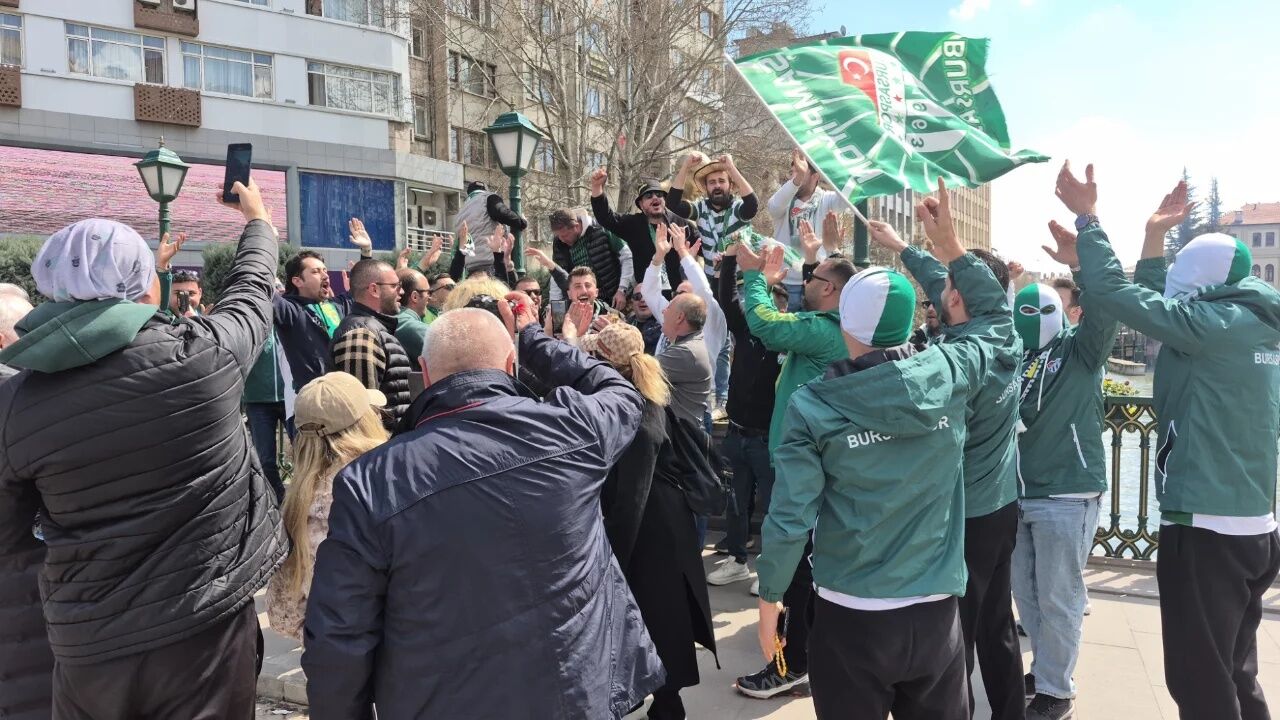 Bursaspor taraftarı akın etti