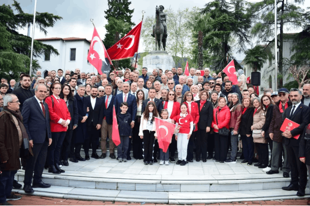 CHP BURSA'DAN 23 NİSAN KUTLAMASI