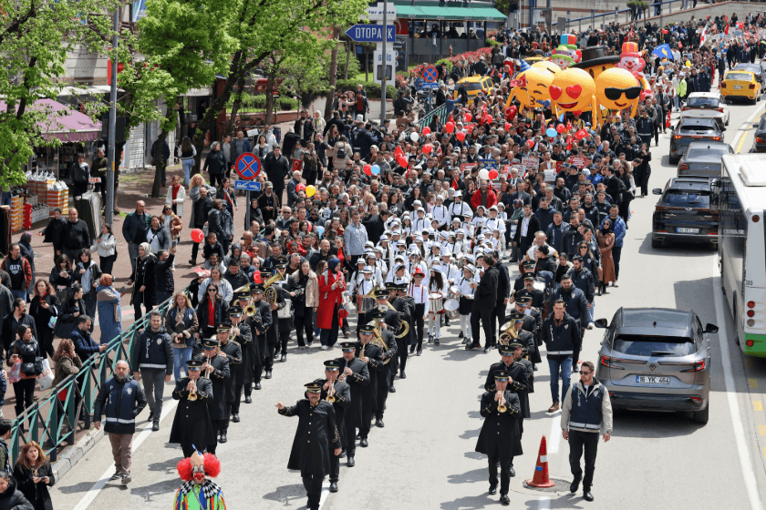BURSA'DA BAYRAM SEVİNCİ DOYASIYA YAŞANDI!