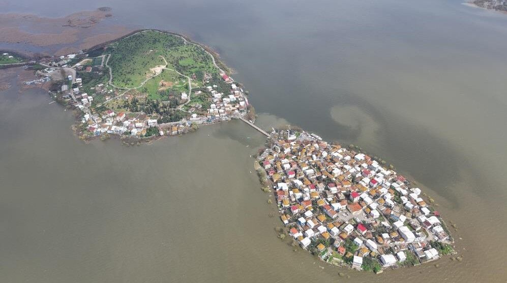 Tarihi mahalle sularla kaplandı