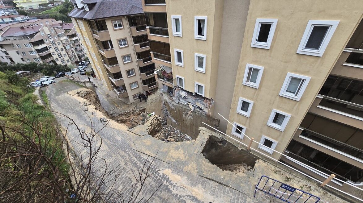 BURSA'DA İSTİNAT DUVARI ÇÖKTÜ