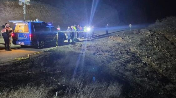 Maden işçilerini taşıyan minibüs devrildi!