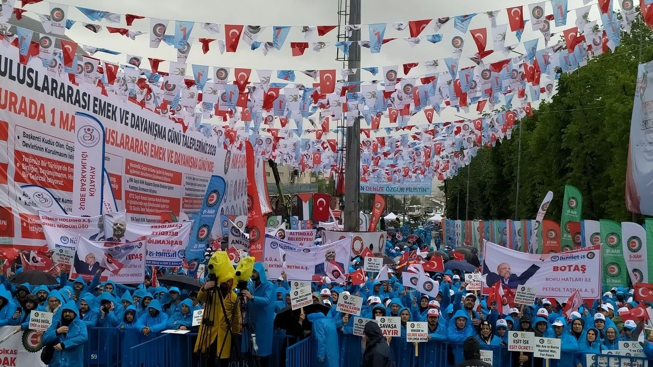 HAK-İŞ 1 MAYIS'I BURSA'DA KUTLADI!