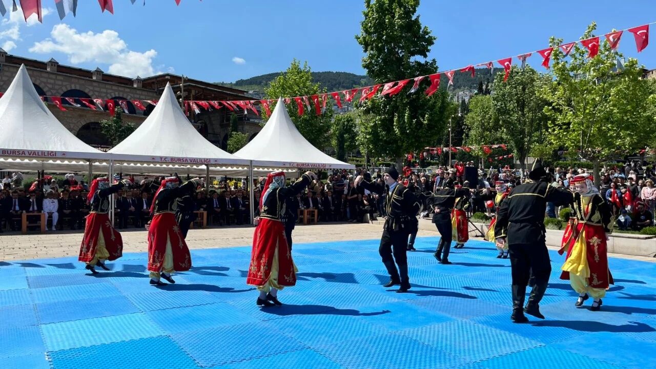 BURSA'DA 19 MAYIS COŞKUSU MEYDANLARA TAŞTI!