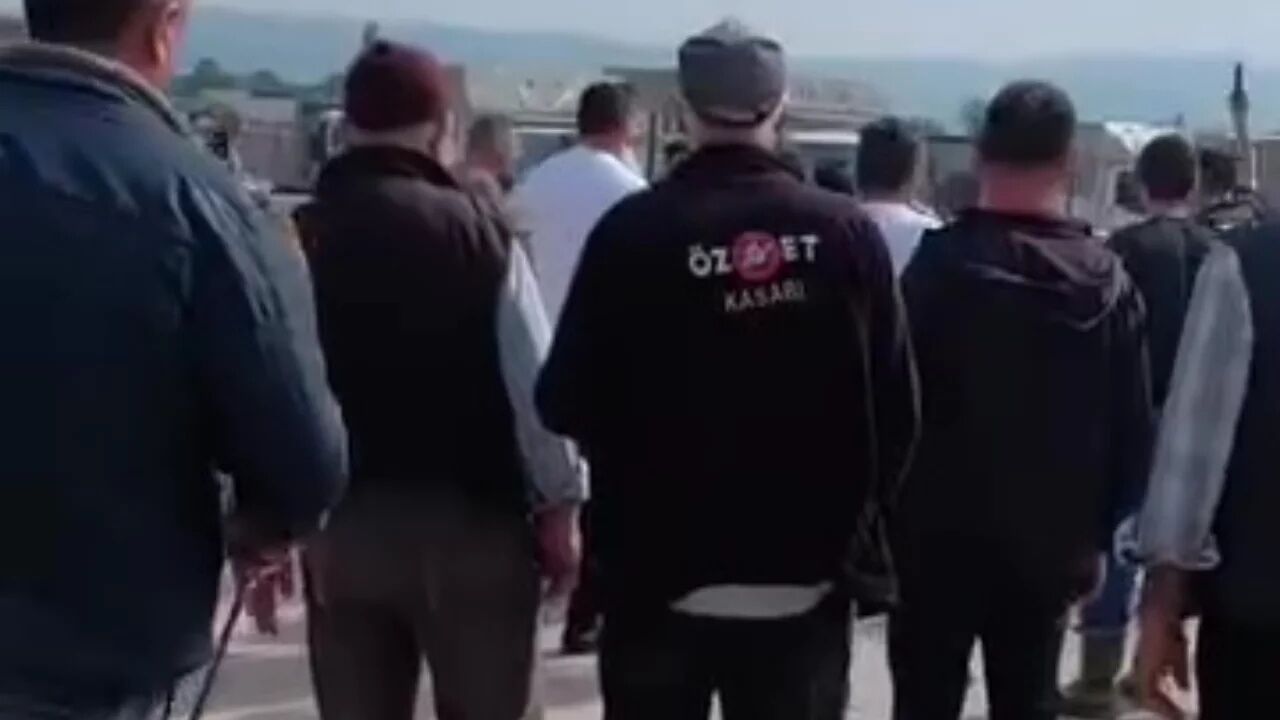 BURSA'DA KURBAN PAZARINDA ORTALIK KARIŞTI!