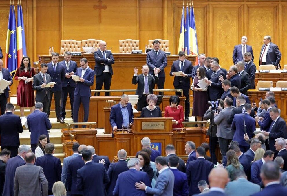 ROMANYA'DA HÜKÜMET DÜŞTÜ