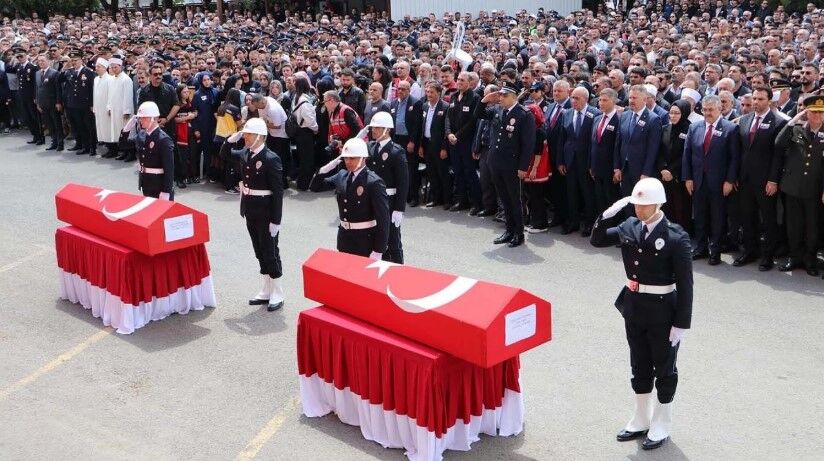 ŞEHİT POLİSLERE ACI VEDA