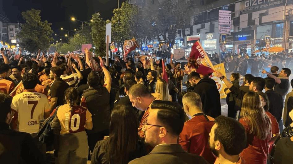 ŞAMPİYONLUĞA BURSA'DA COŞKULU KUTLAMA