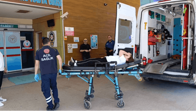 BURSA'DA TRİPORTÖR DEVRİLDİ: 3 YARALI!
