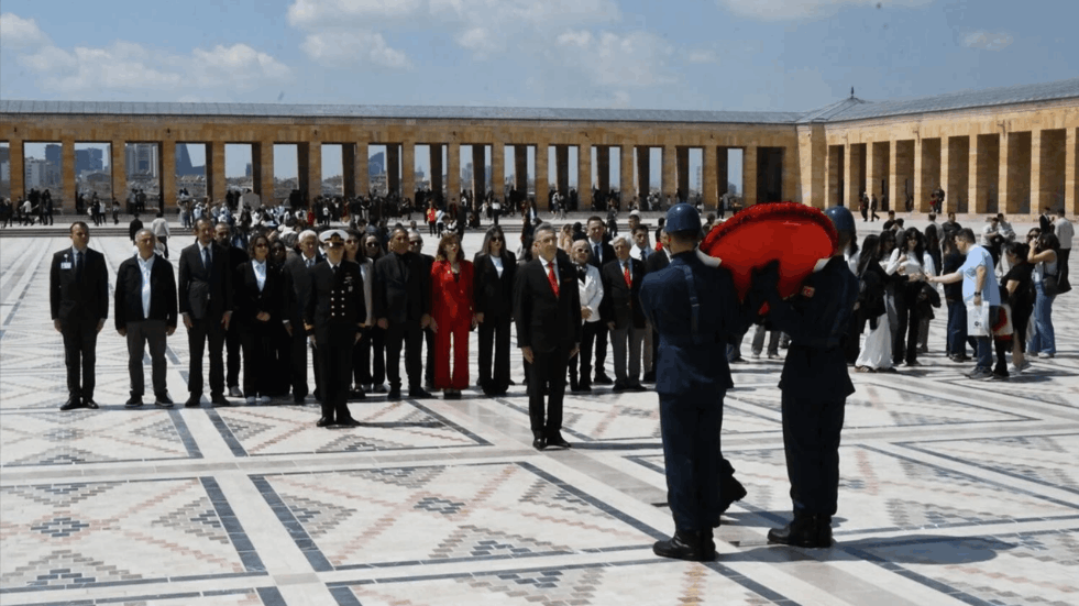 ADD'DEN ÇOK ÖZEL ANITKABİR MESAJI