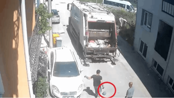 TEMİZLİK İŞÇİLERİNDEN EĞLENCELİ ANLAR