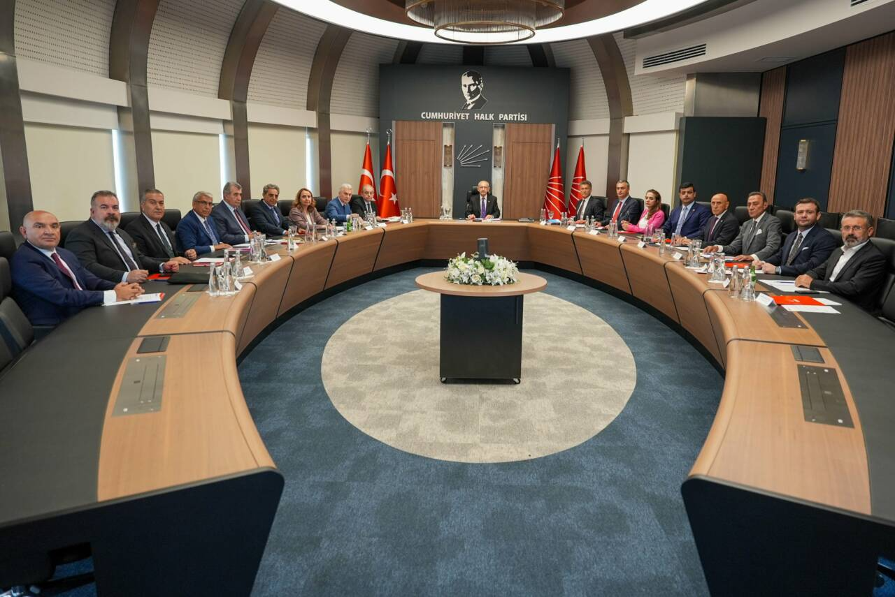 CHP’DE 26 İL BAŞKANI DAHA GÖREVDEN ALINDI