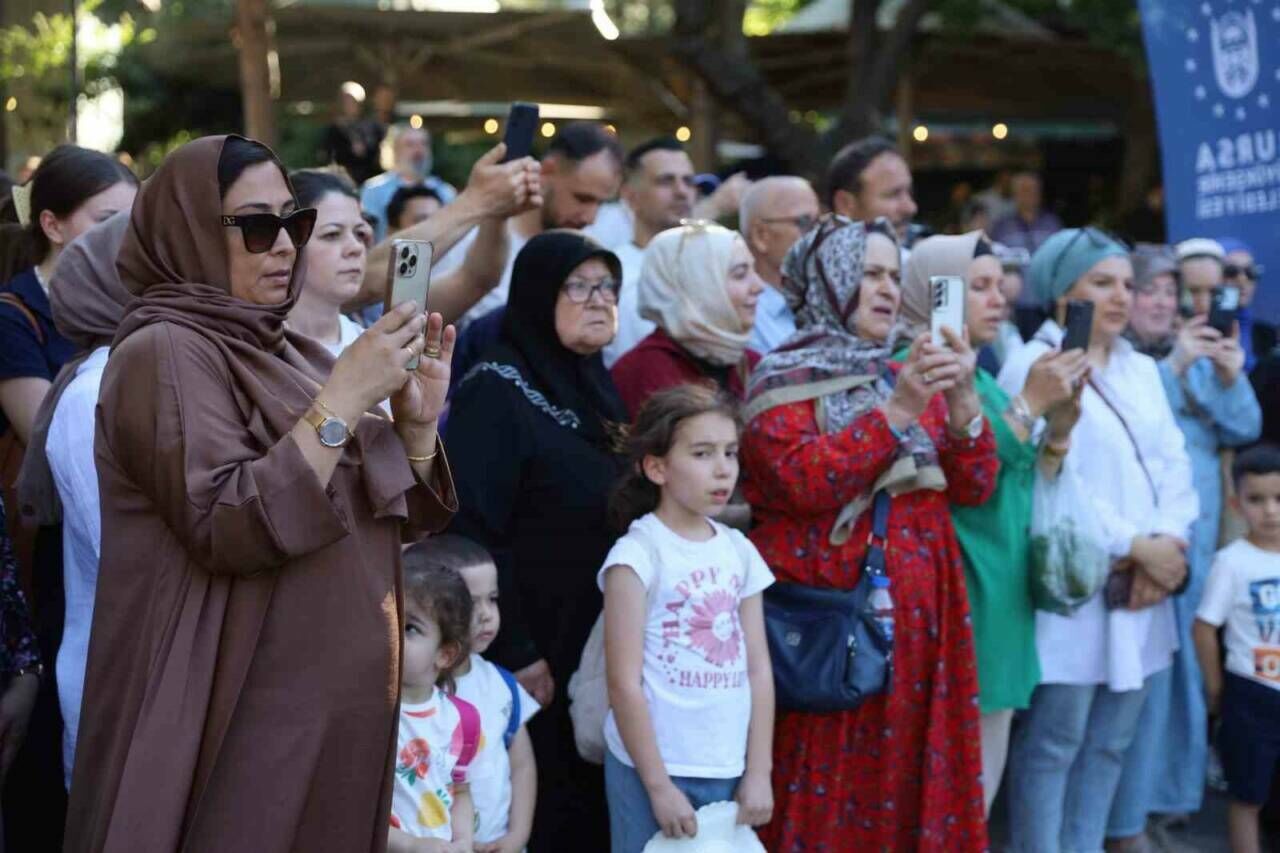 BURSALILAR BU GÖSTERİYİ HAYRANLIKLA İZLEDİ