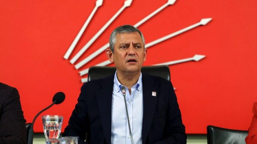 ÖZEL VE EKİBİ PARTİ MECLİSİ'NDEN İSTİFA ETTİ!
