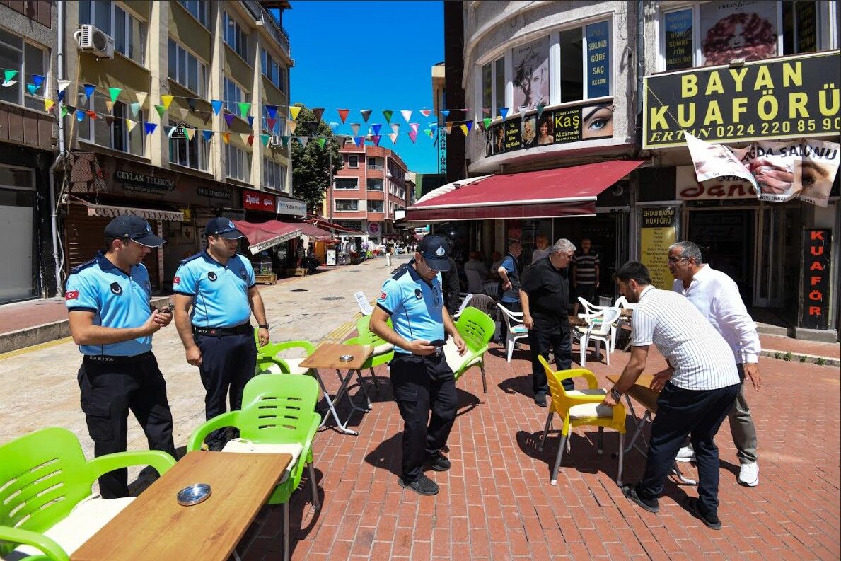 'ÜNLÜ CADDE'DE KALDIRIM İŞGALİNE SON
