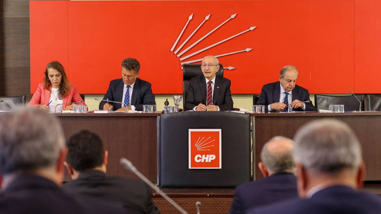 CHP'DE İKİ İL BAŞKANI DAHA GÖREVDEN ALINDI