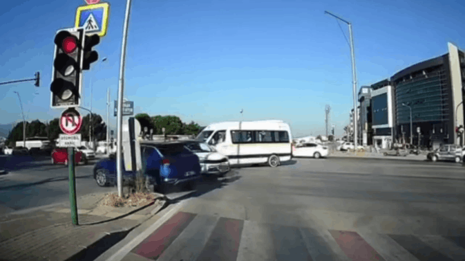 IŞIK İHLALİ KAZAYLA SONUÇLANDI