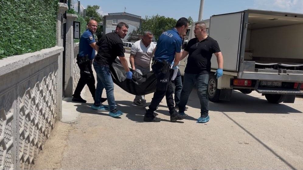 EŞİNİ, ÇOCUĞUNUN ÖNÜNDE KATLETTİ!