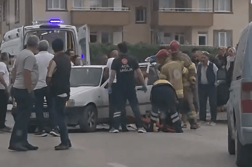 MİNİBÜS İLE OTOMOBİL ÇARPIŞTI: 9 YARALI!