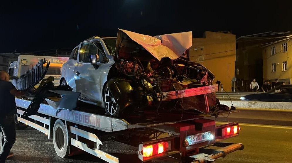 OTOMOBİL, SERVİS OTOBÜSÜNE ÇARPTI!