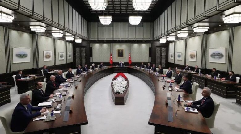 KABİNE YOĞUN GÜNDEMLE TOPLANIYOR