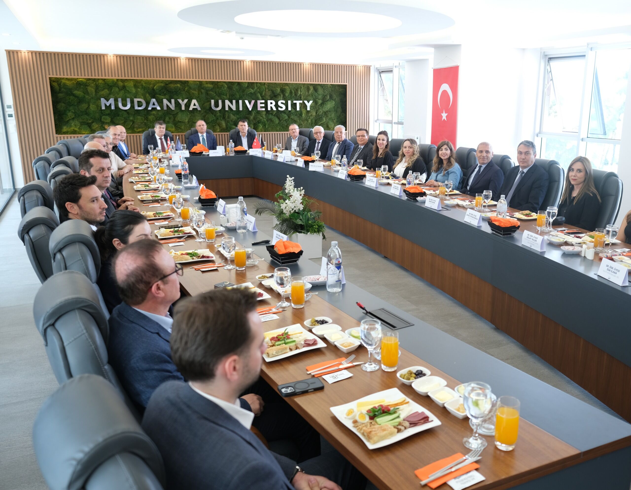 EFKAN ALA’DAN MUDANYA ÜNİVERSİTESİ’NE ZİYARET