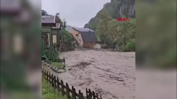 Sapanca'da dere kenarındaki ev böyle yıkıldı