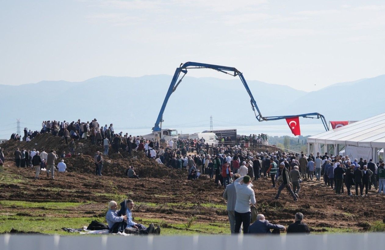 TEMELİ ATILAN MENZİL KÜLLİYESİNE TEPKİ