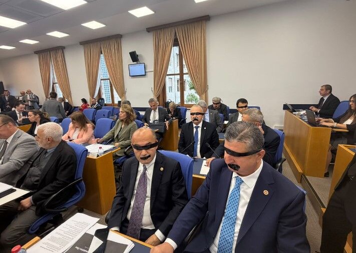 Meclis'te Halk TV protestosu