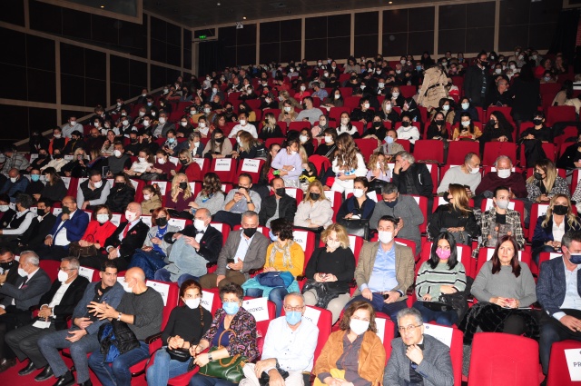 1Başka Tiyatro 'Doğru mu Doğrular' adlı oyunu ile izleyiciyle buluştu